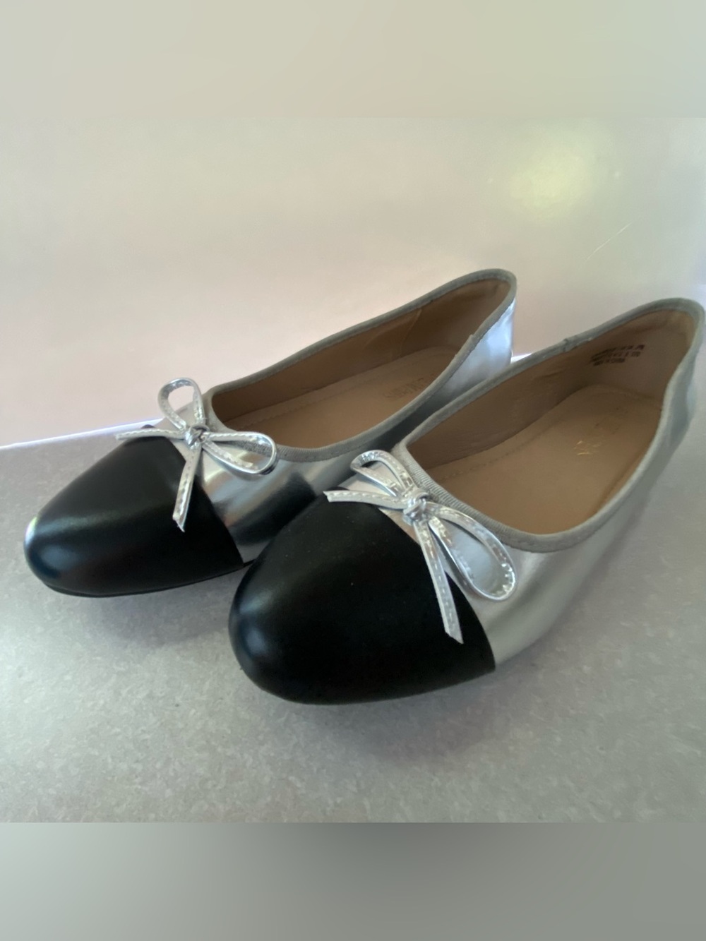 Dream Pairs Metallic Silver, Black Cap Toe Ballet Flats Slip On with Bow Size 10